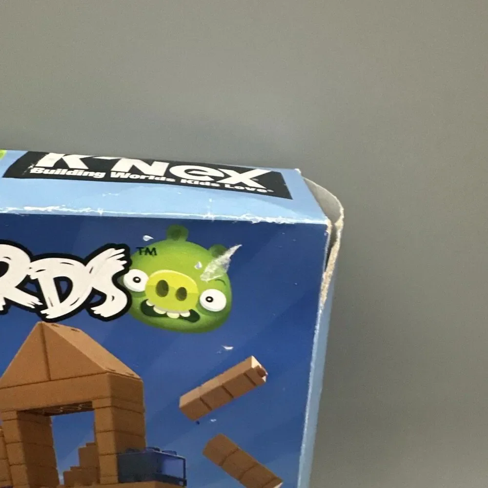 K'NEX Angry Birds Grillin And Chillin  182 PCS - Building Set - NEW Damaged Box